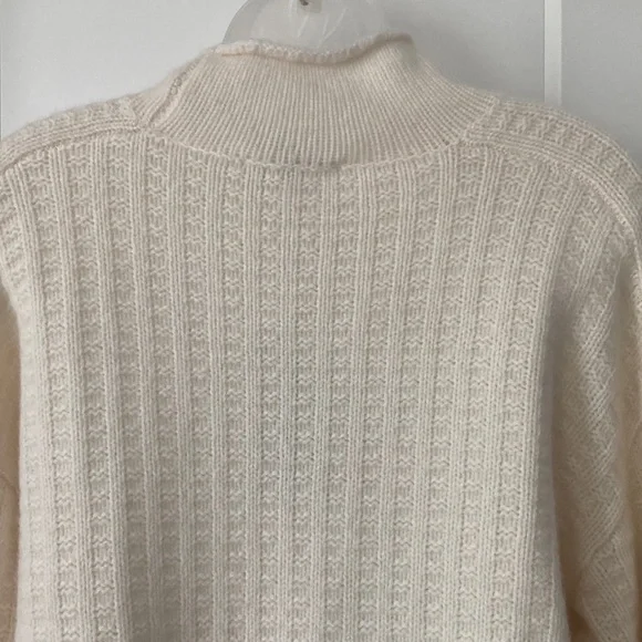 Cozy Cream Turtleneck Cashmere Sweater, size-L - Picture 5 of 8